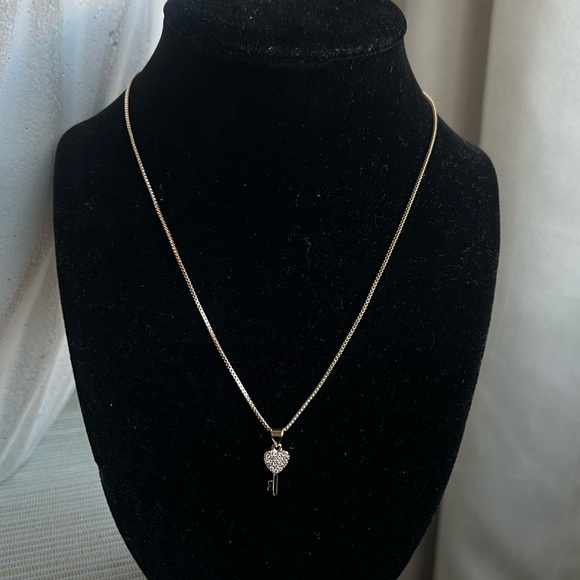 Jewelry - 🩷- mini Gold Key Pendant Necklace